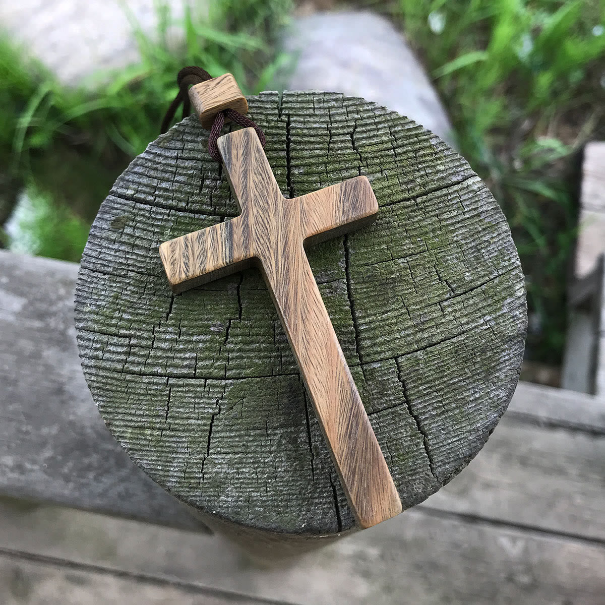 Red & Green Sandalwood Cross Necklace — Natural-Grain Symbol of Blessing - The Heavenly